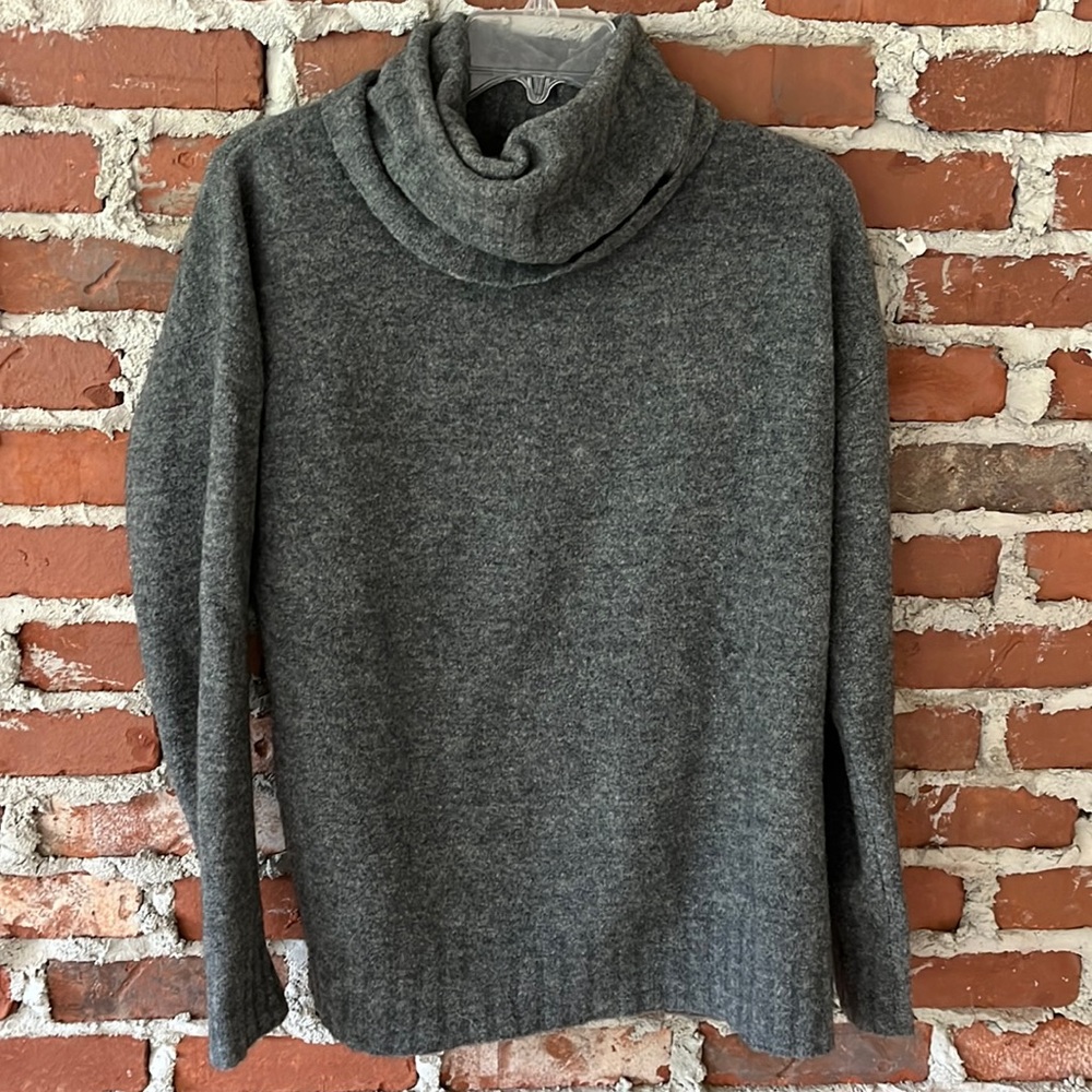 Theory Gray Turtleneck Wool Sweater Size S